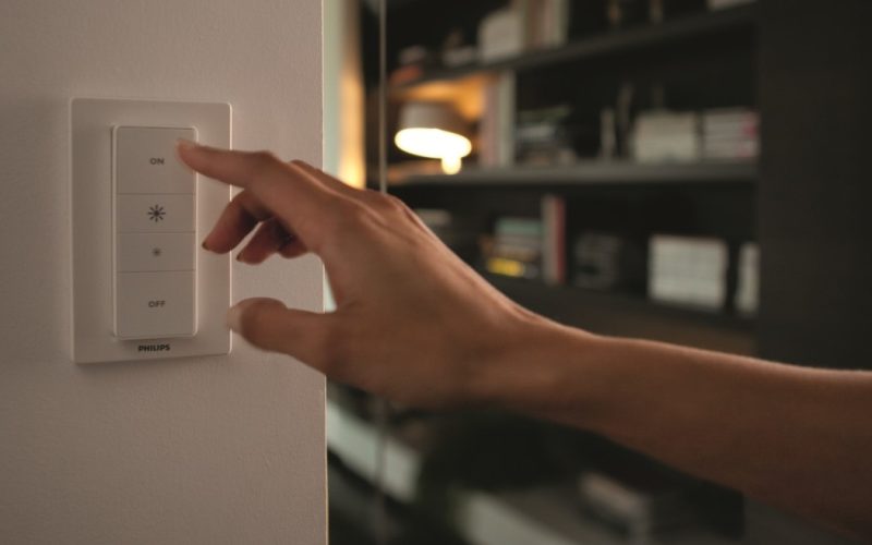 all-you-need-to-know-about-philips-hue-dimmer-switch-battery
